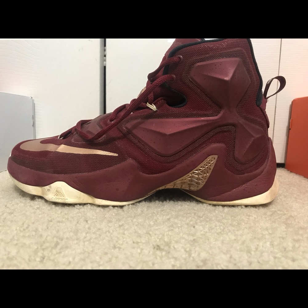 Basketball shoes